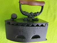 Vechi Fier de calcat cu carbuni - Vintage 3