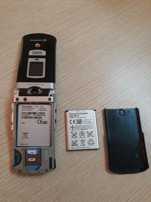 Sony Ericsson V800 in stare buna, telefon vechi de colectie, necodat