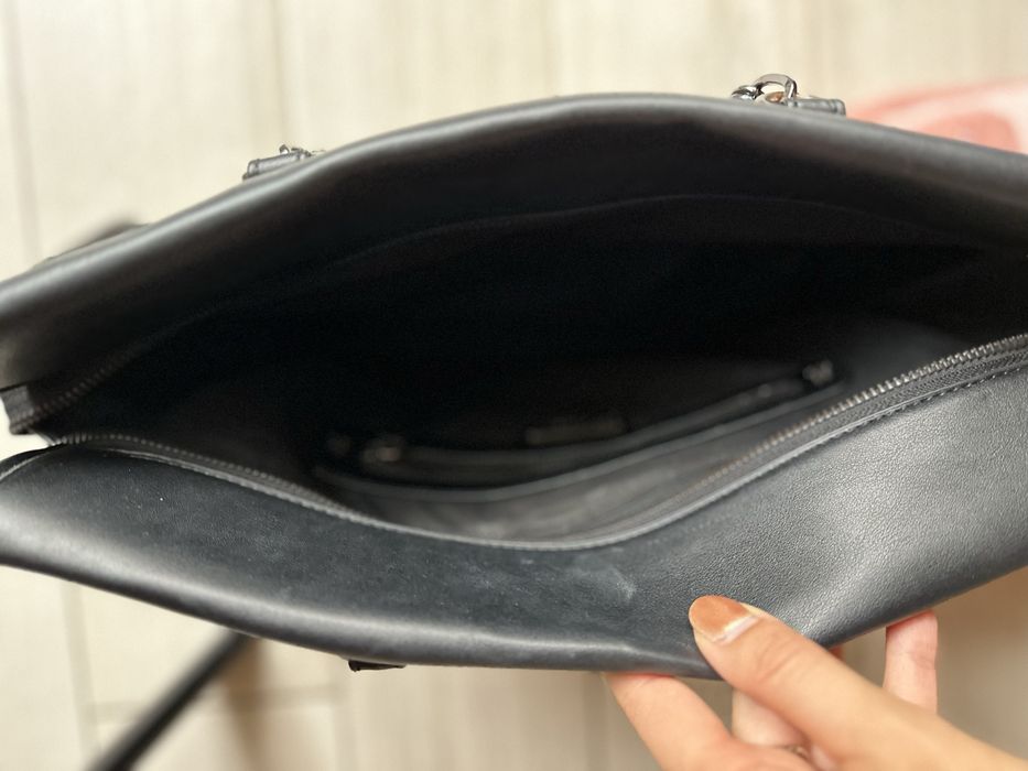 Велурена черна чанта Motivi