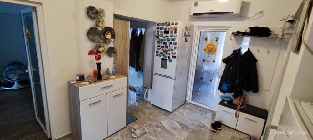 Vând apartament cu 4 camere