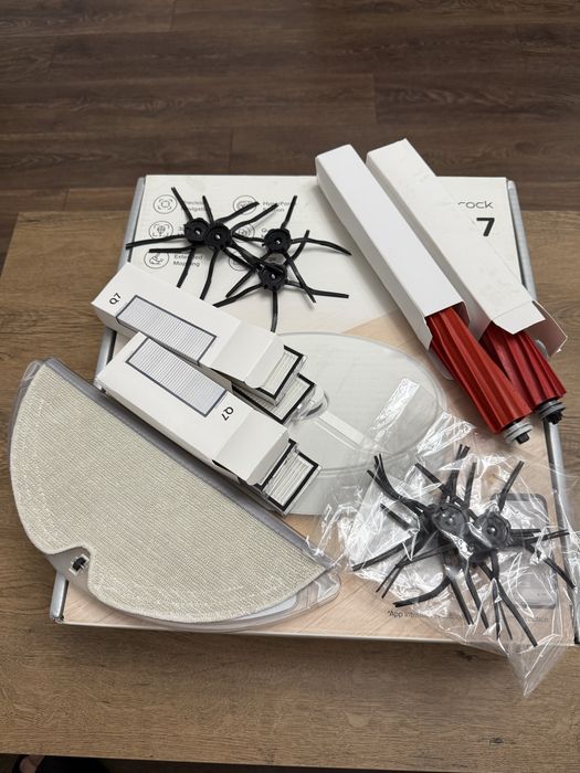 Roborock Q7 la cutie cu consumabile noi