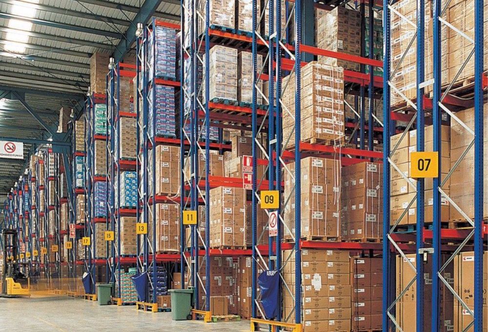 Rafturi metalice in stoc
