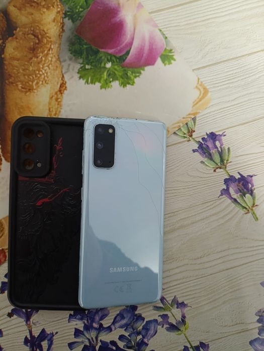 Vând samsung s20 5g  fisurat fata spate