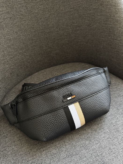Boss чантичка за кръста / през рамо / паласка / банан