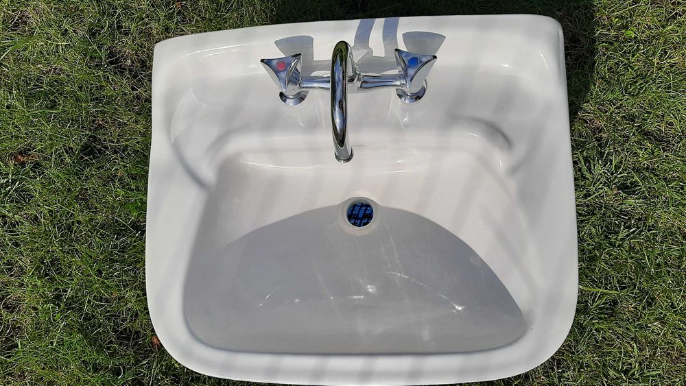 Set lavoar baie ceramica. 2 x Suporti Fixare. Baterie. 2 x Racorduri