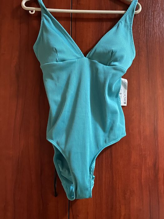 Costum de baie nou