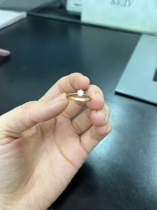 Кольцо золотое с бриллиантом