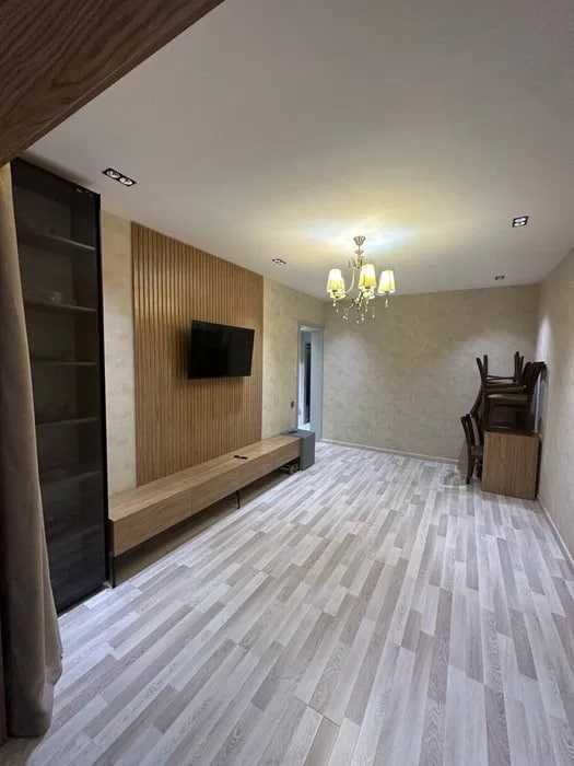 Купить евро двух комнатную в кирпичном доме, 77 серия, метро Шахристан