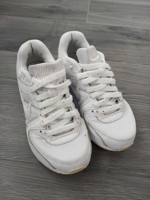 Vand adidadi Nike Air Max