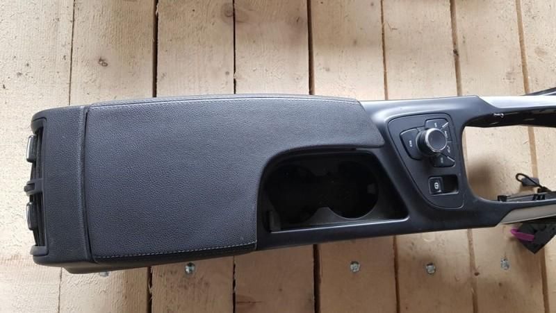 Consola centrală cu cotiera frână mana electronica Opel Insignia A