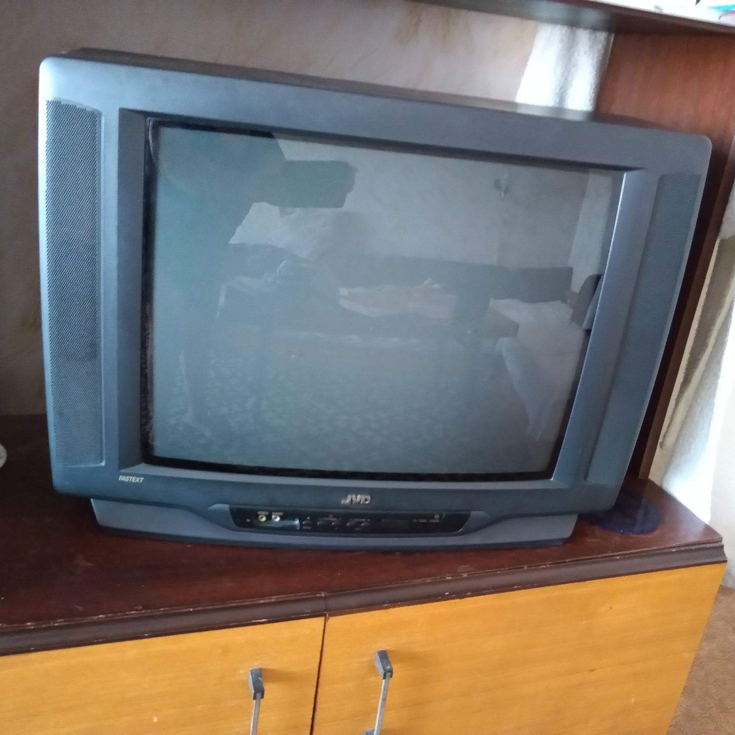 Телевизор JVC работещ