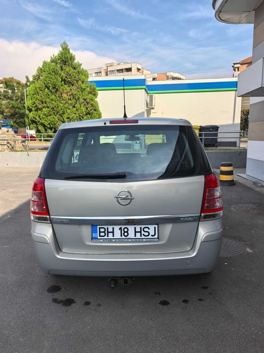 Opel Zafira - inmatriculat 2011, 1.6 benzina, 7 locuri, carlig