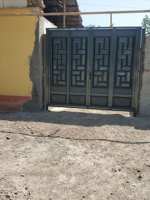 Hovli uy sotiladi