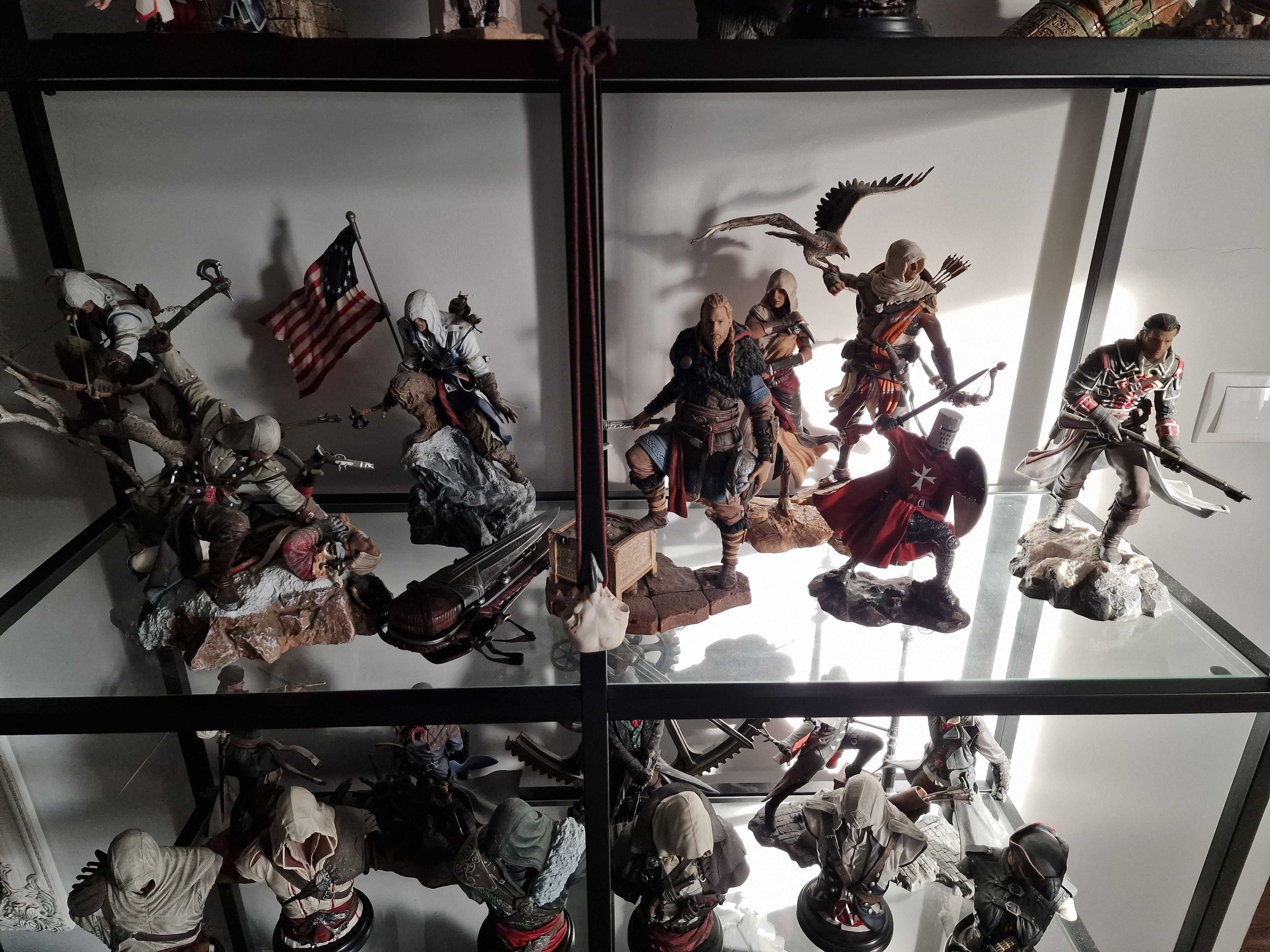 Vand colectie figurine Assassin's Creed