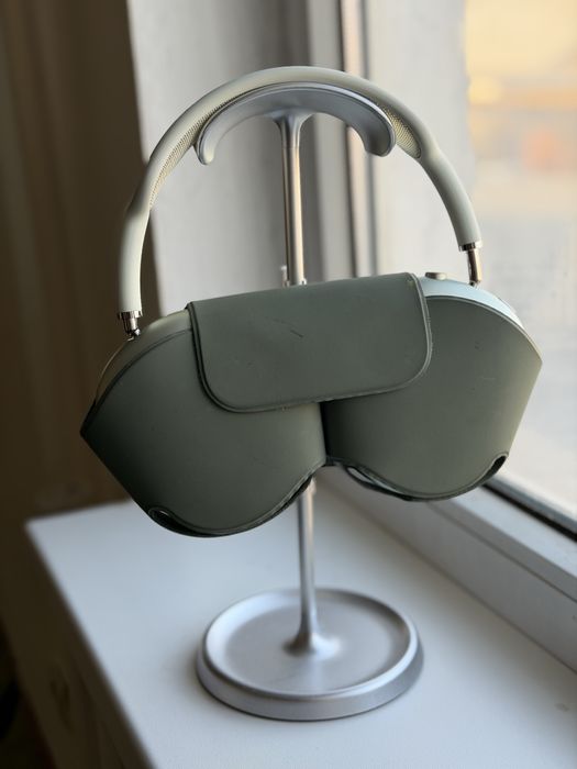 Airpods max lightning в отличном состоянии без коробки оригинал