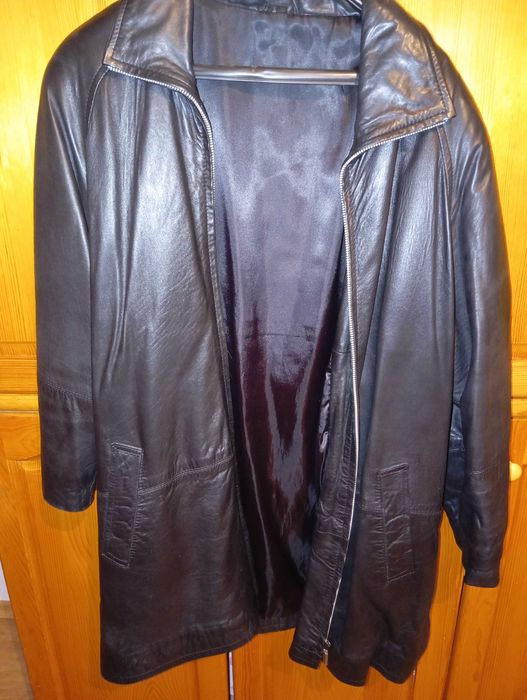 Продавам елегантно кожено манто