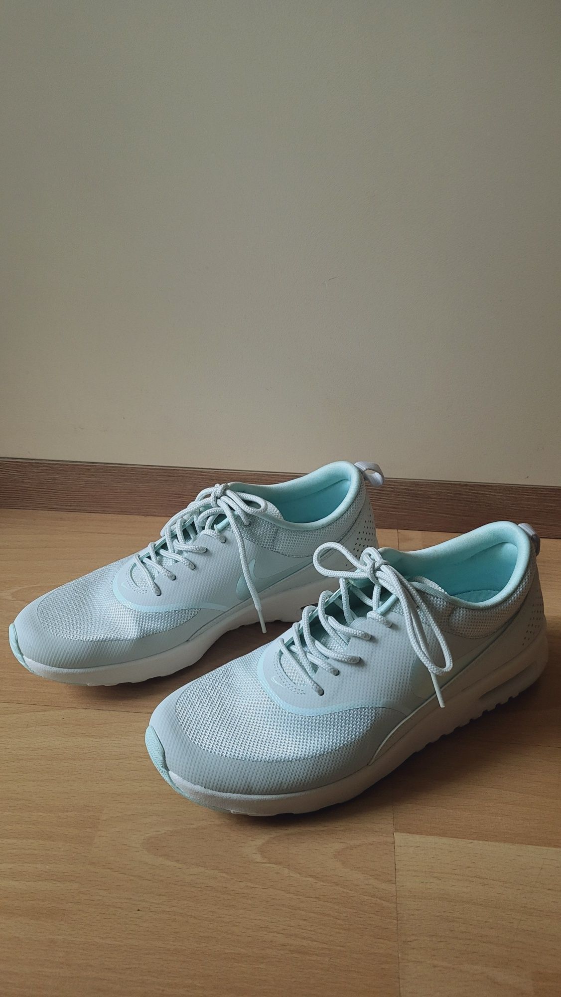 Нови дамски маратонки Nike air max thea
