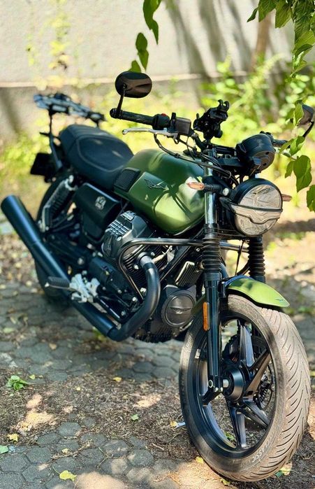 Moto Guzzi V7 Stone