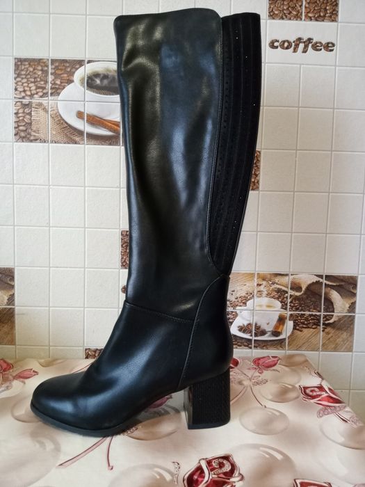 Продам женские новые сапоги
