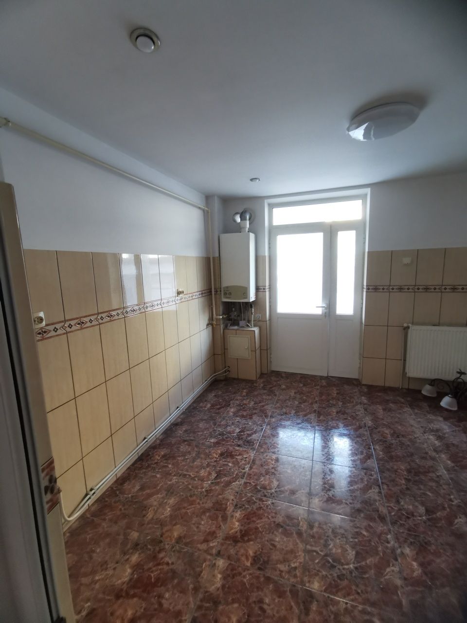 Inchiriez spatiu comercial / birouri