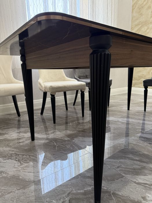 Стол в отличном состояние