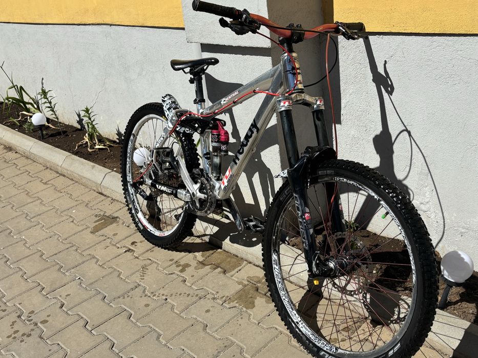Vand Bicileta downhill/freeride UMF Freddy One