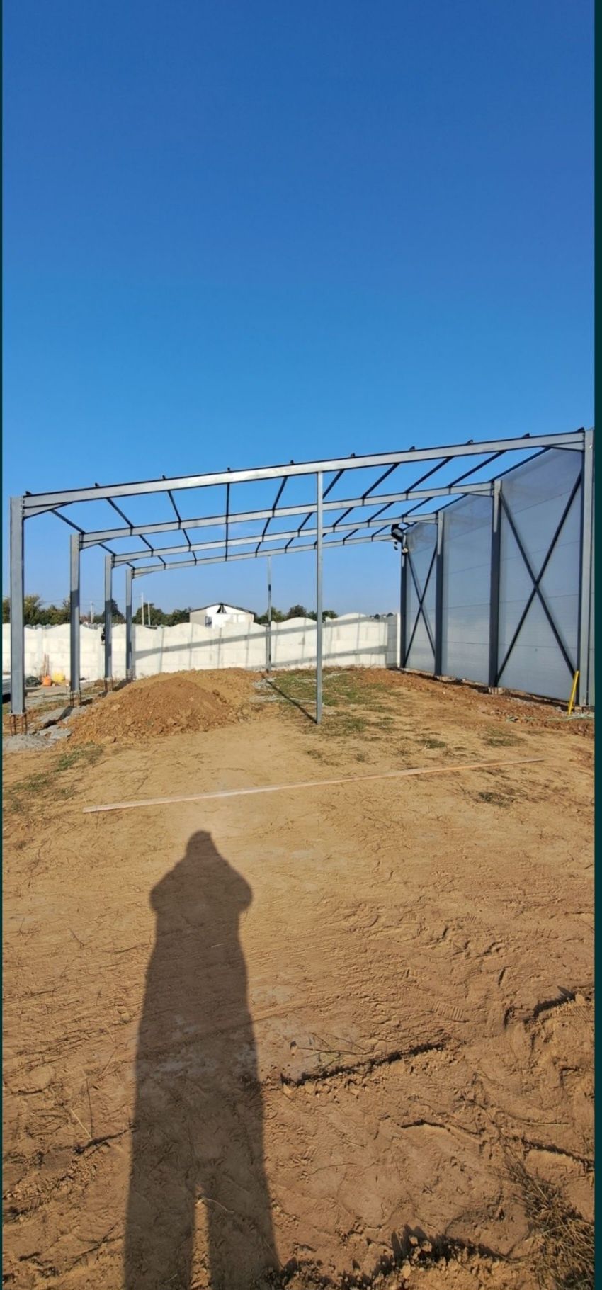 Vand hala pe structura metalica demontabila pe suruburi