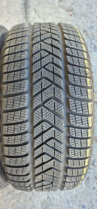 2 anvelope iarna Pirelli 245/30/20.Pretul este pe bucata.