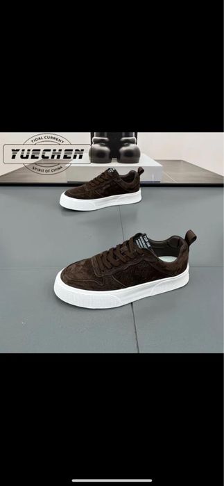 Кроссовки сатамын