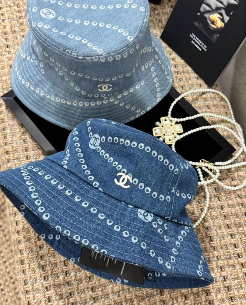 Шапки balenciaga dior chanel 2025