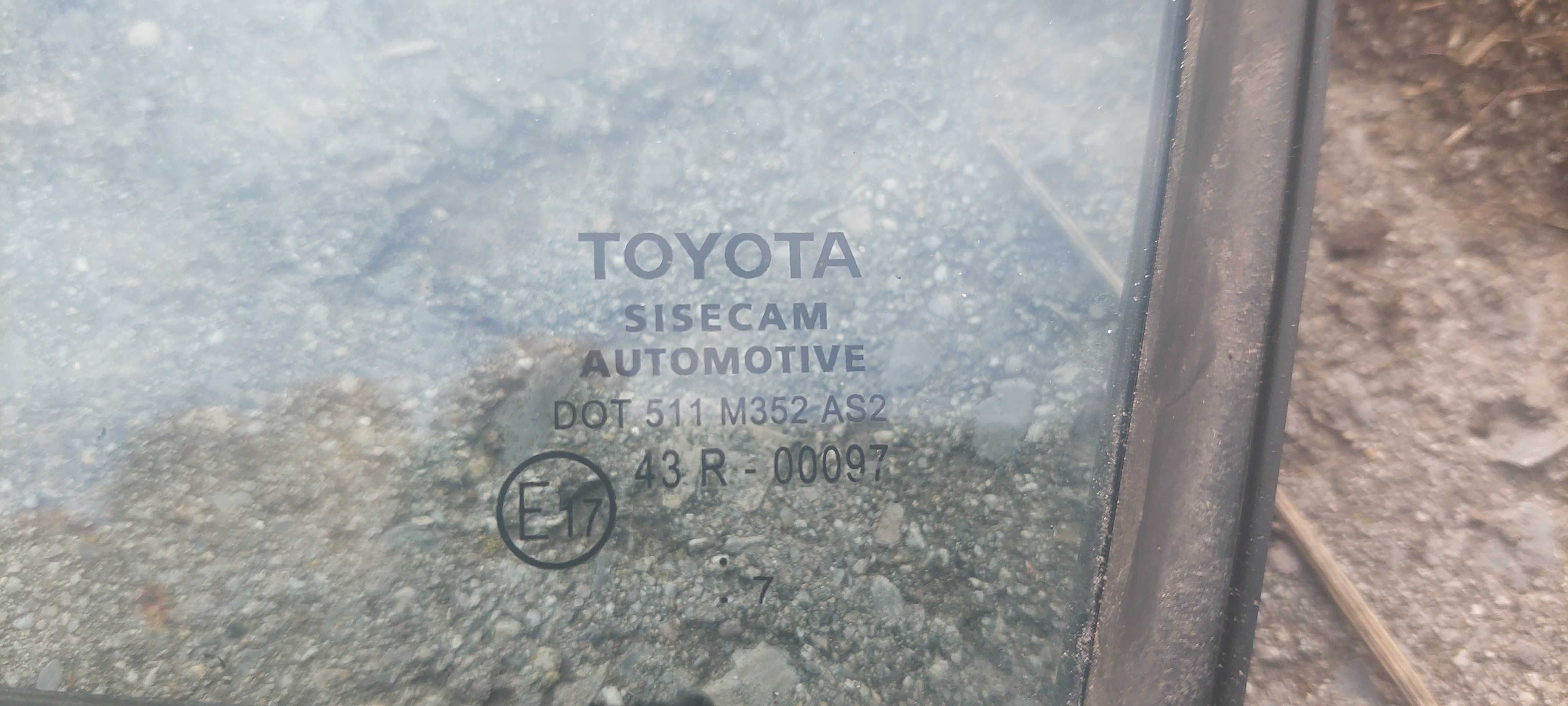 Стъкло за шофьорска врата Toyota Yaris 2012-2019 г.