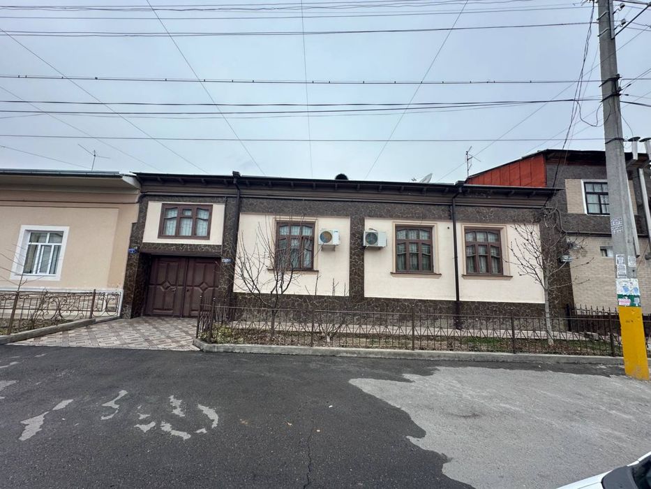 Мирза голиб , професорский , 4.5 соток 8 хона , 2 та сан узел, 15*30 м