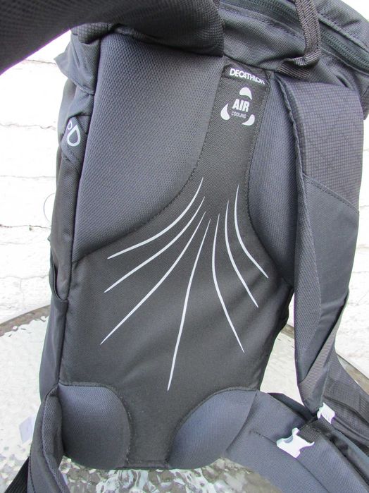 Туристическа раница Quechua Decathlon 20L