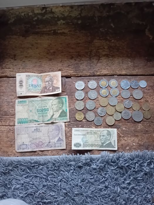 Vând monede și bancnote vechi