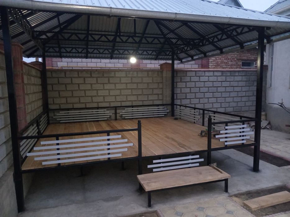 Стол и скамейка. Тапчан, беседка