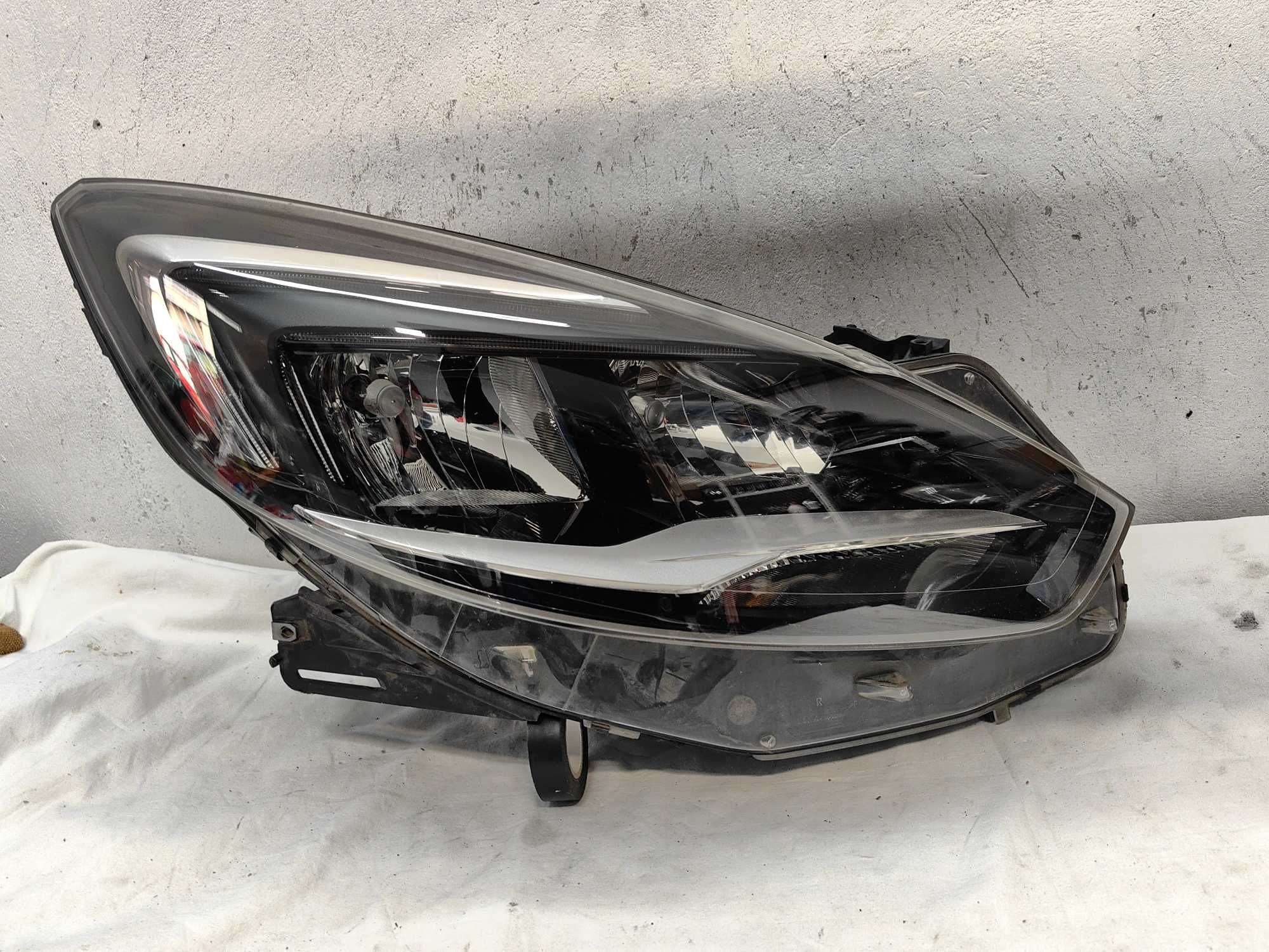 Оригинален фар Опел Зафира Ц  Opel Zafira C Face Led