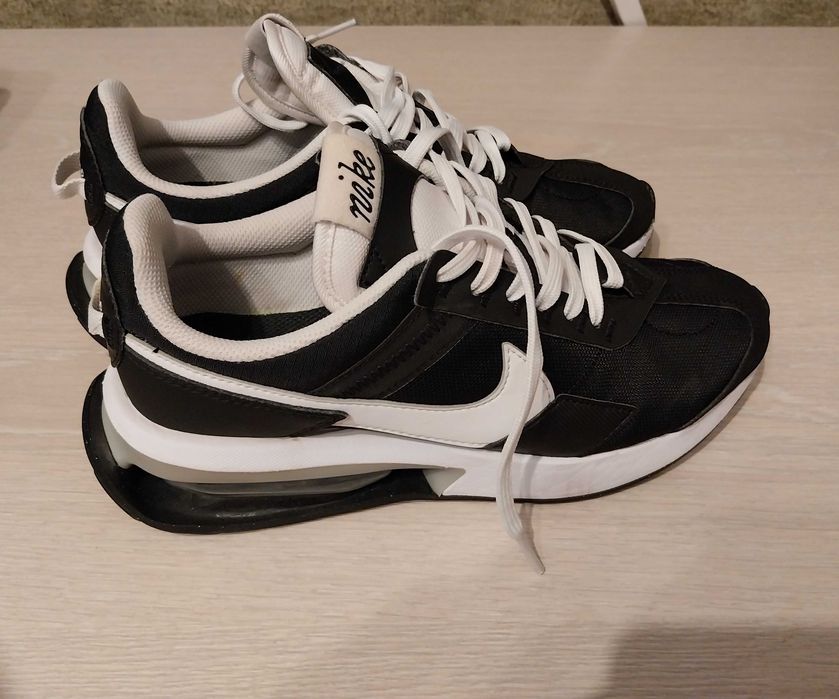 Adidași Nike , în stare bună