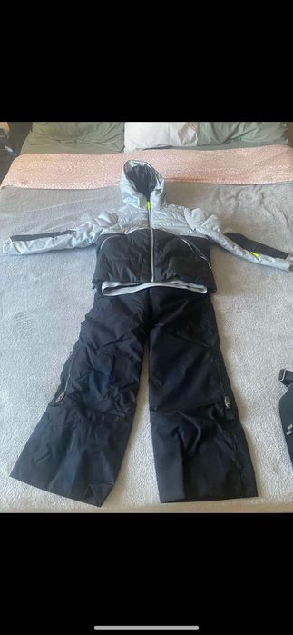 Детски ски екип 133-142 за 10 годишни,обличан е един път.