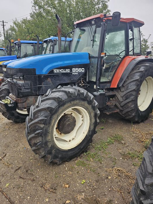 Dezmembrez tractor new holland M135