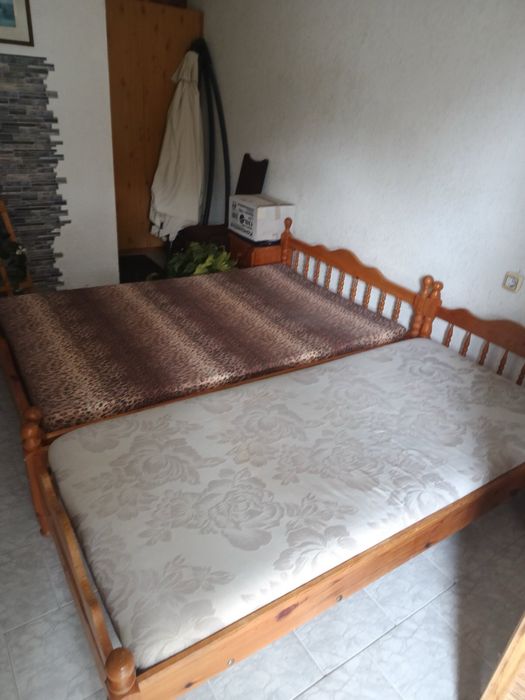 Легла от масивно дърво- чам