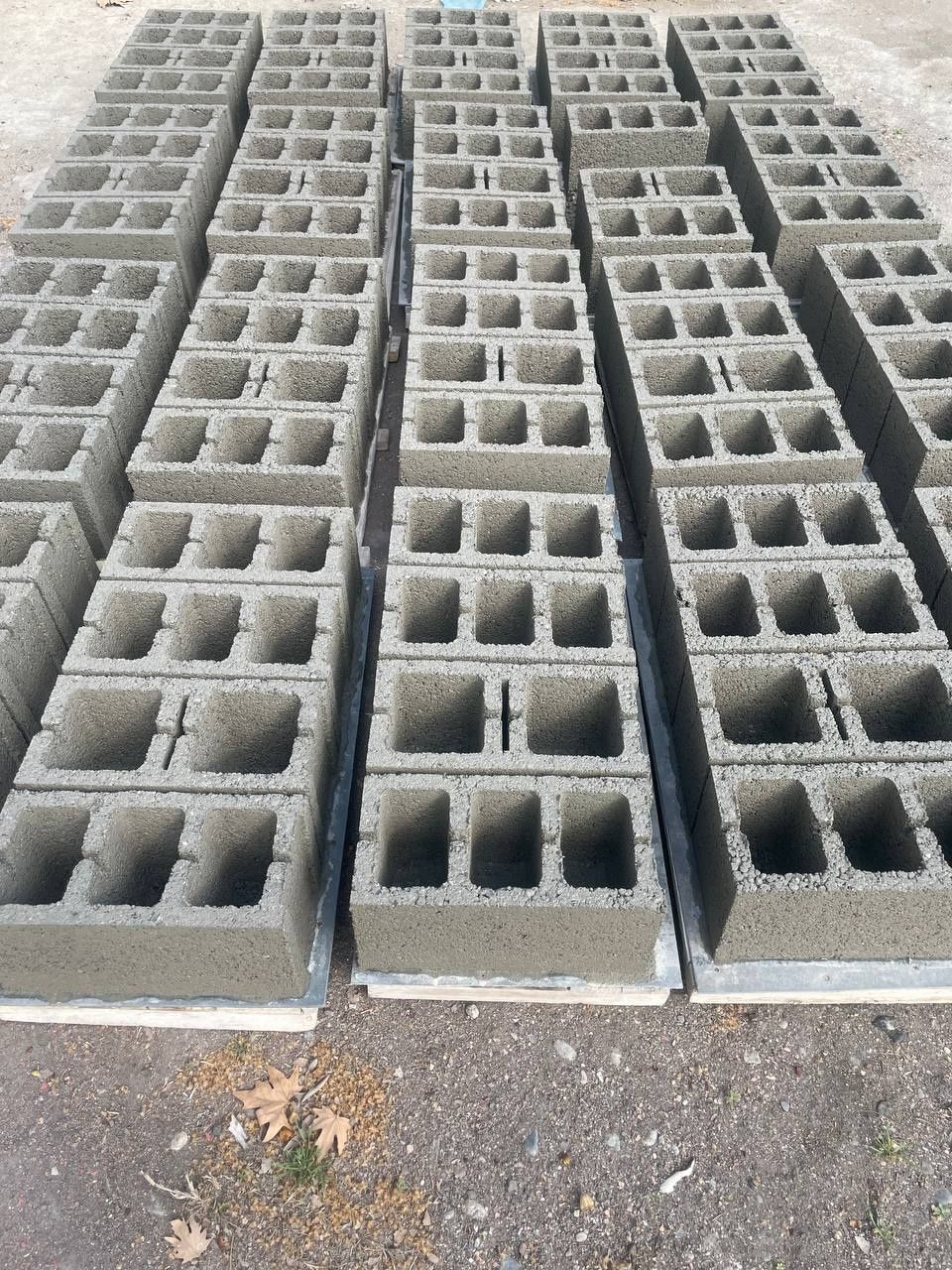 Optim Shlakablok va blok ustiga beton shapkalar