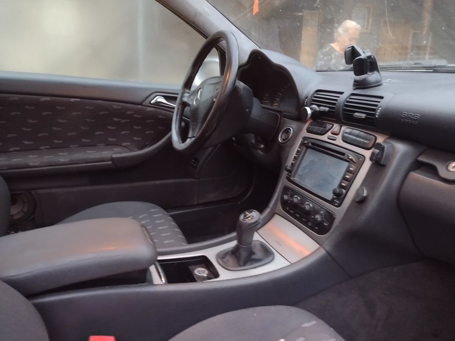 Se vinde Mercedes Benz mai multe detalii la telefon sau mesaj