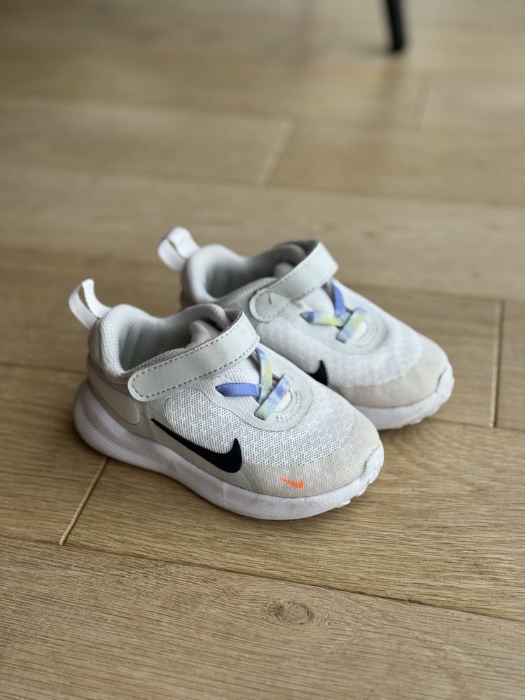 Nike Revolution 7 бял детски маратонки