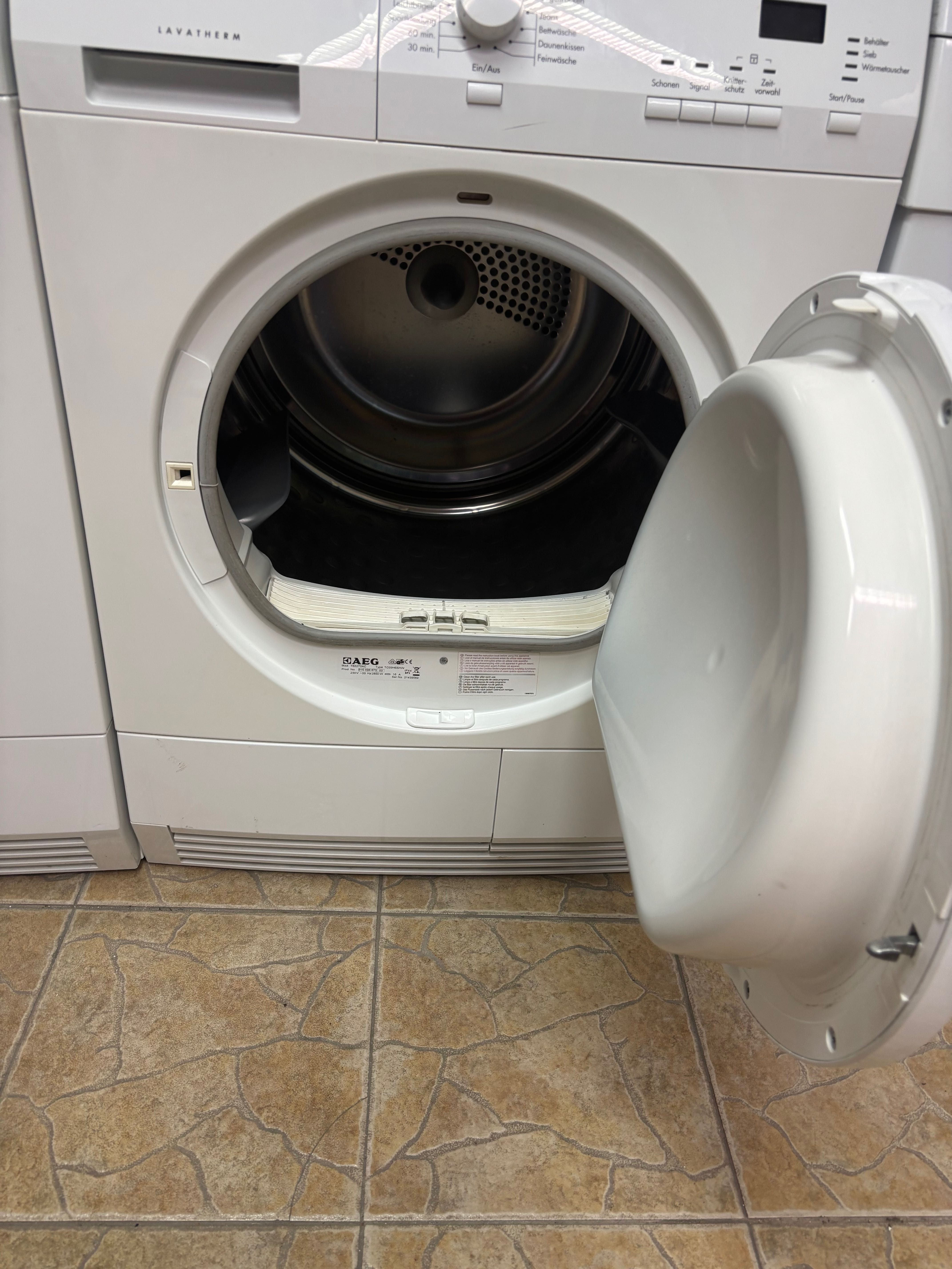 Продава се сушилня AEG 7kg