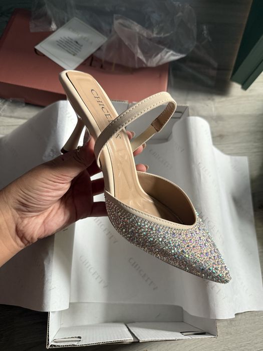 Обувки на ток с камъни / токчета