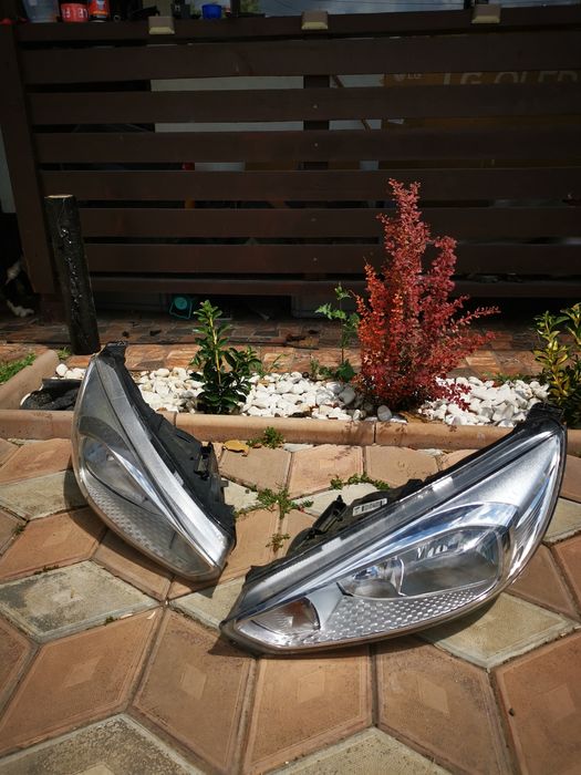 Far stânga dreapta ford focus 3 halogen