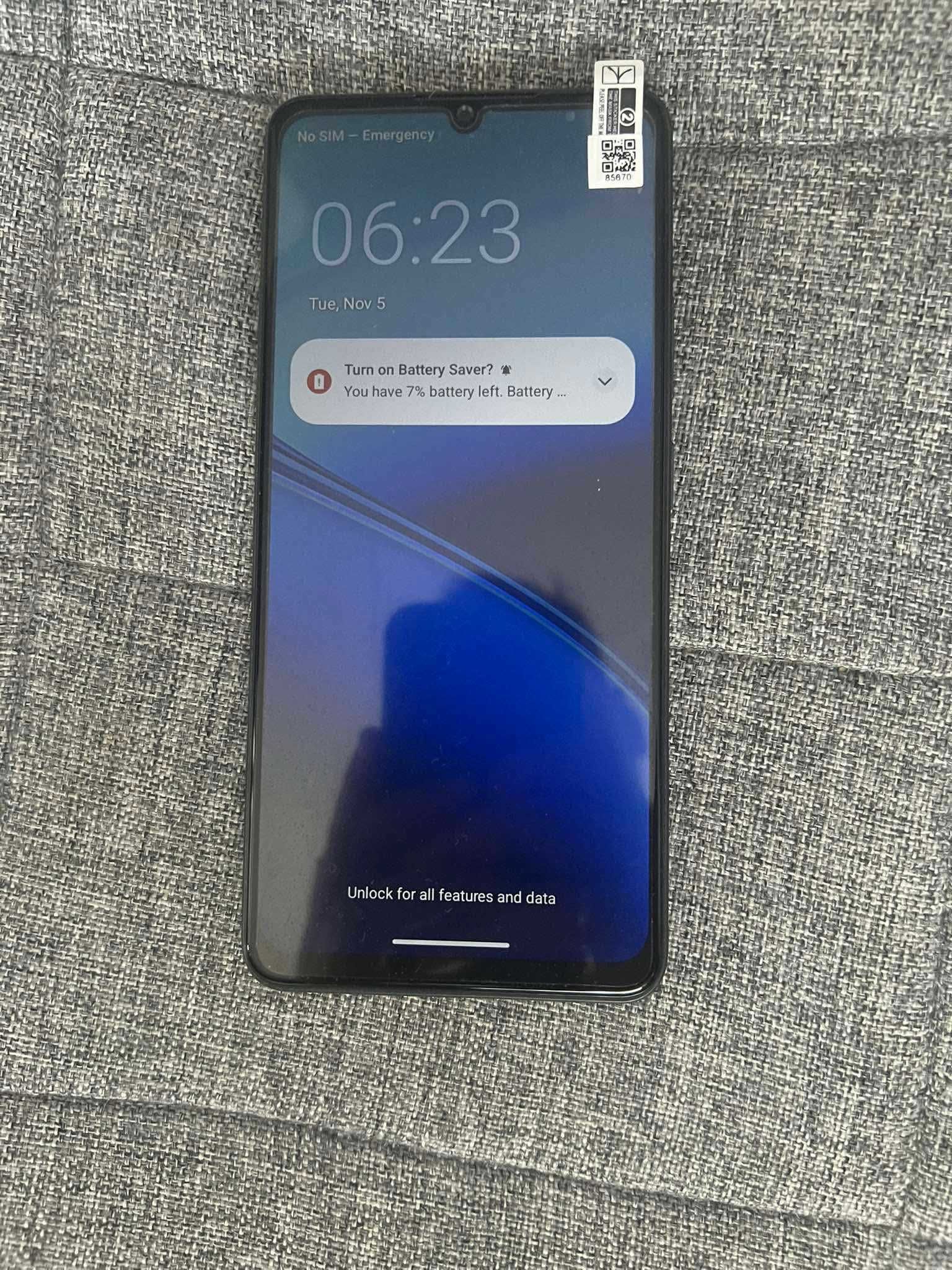Universal Basic Smartphone - един необикновен телефон