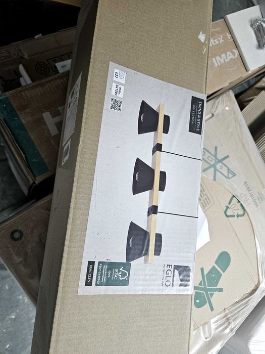 Полилей, висяща лампа EGLO в черно и дърво нов , заедно с крушките.