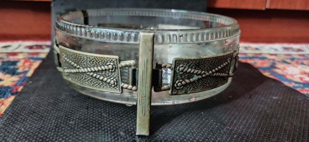 Продаю хрустальную вазочку окантованную латунным ободком 1940 года