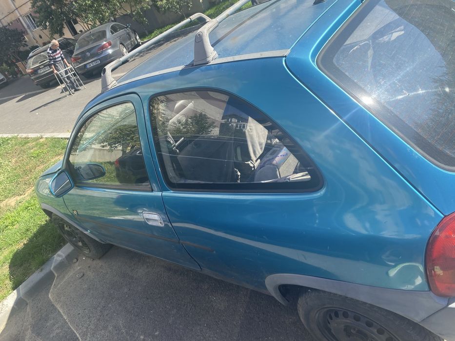 Opel corsa doua usi